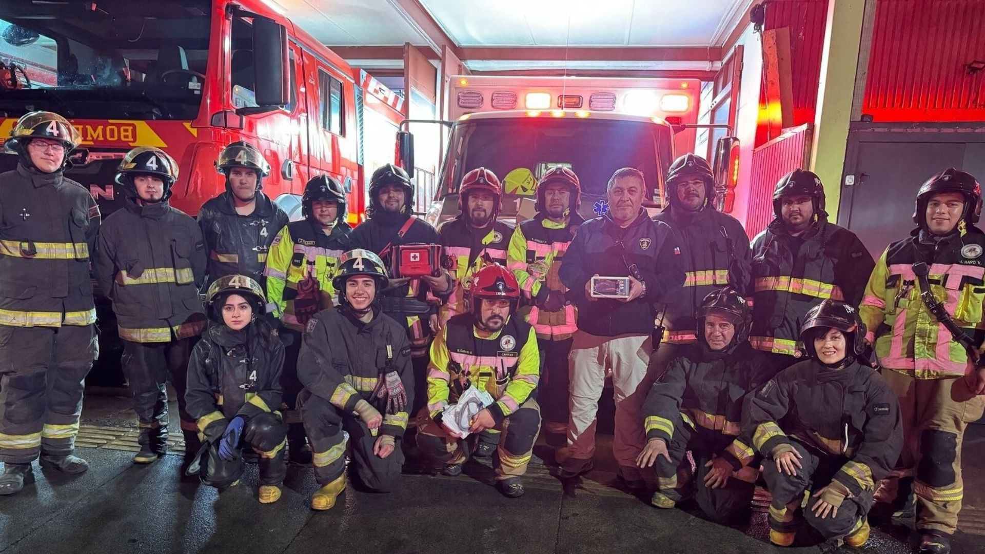 Cuarta Compañía Mixta de Bomberos de Castro recibe moderno monitor de signos vitales para fortalecer su gestión en emergencias