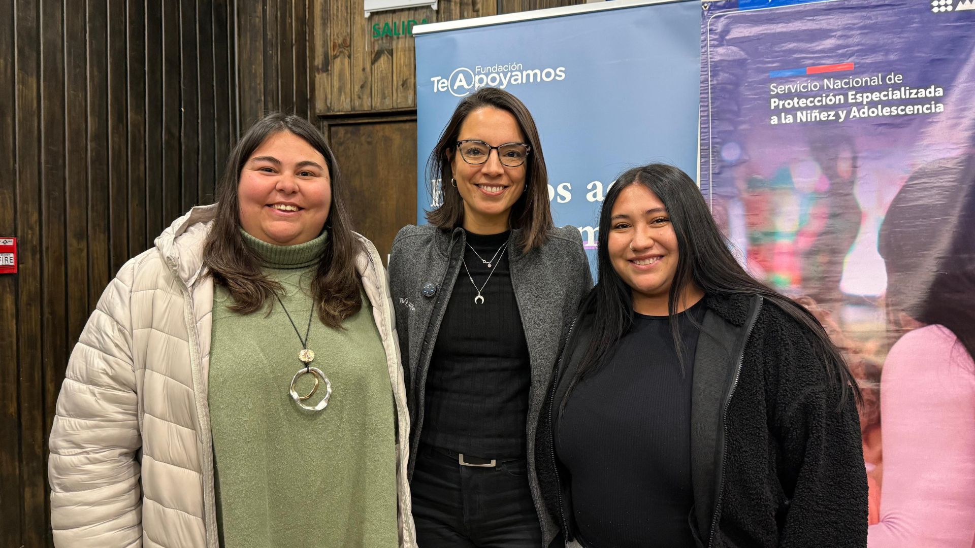 Nueve estudiantes que viven en residencias del Servicio de Protección de Valparaíso reciben tablets y computadores para potenciar sus estudios