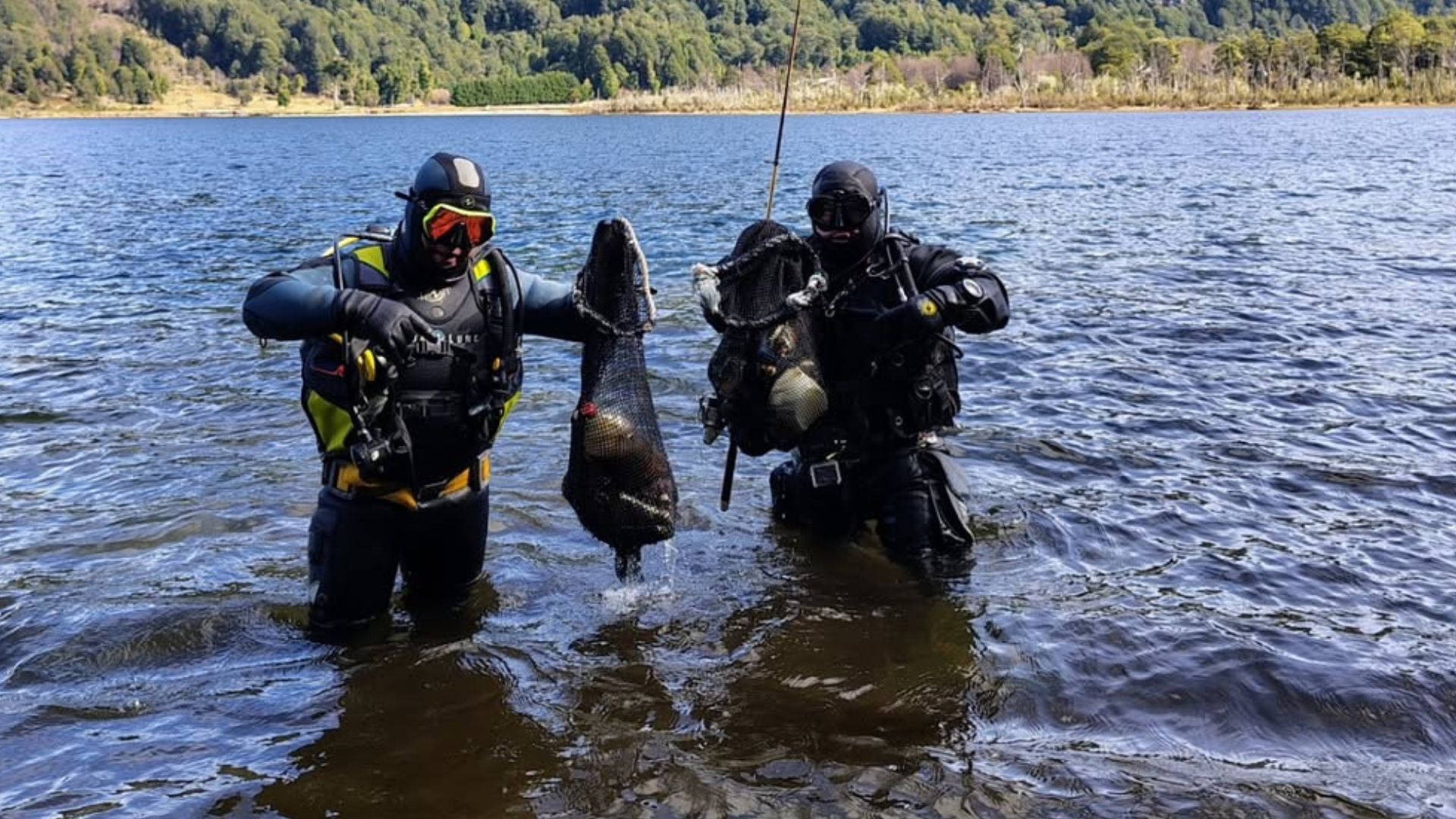 El imparable trabajo de Fundación Aguas Claras para limpiar los ríos y lagos de la Patagonia 