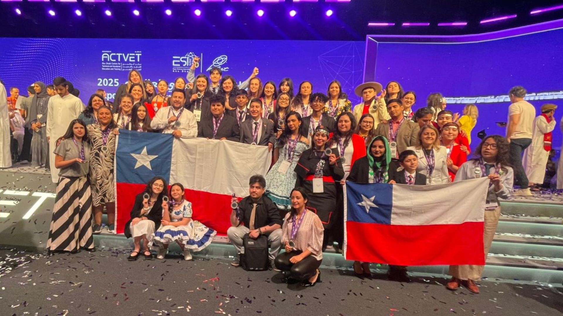 Desde el norte de Chile al mundo: estudiantes de Chañaral ganan primer lugar en feria científica en Dubái con innovador repelente natural